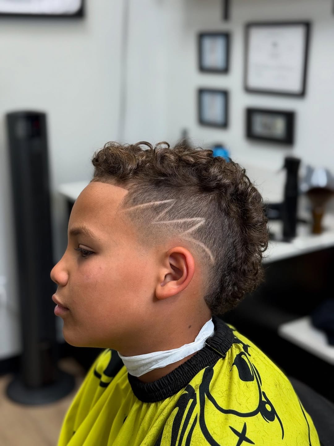 Lightning bolt design fade